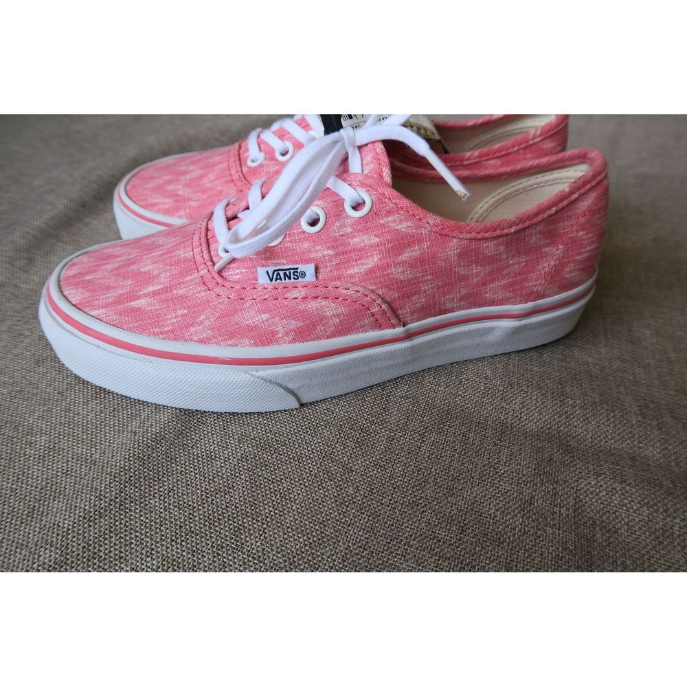 NWT Vans Authentic